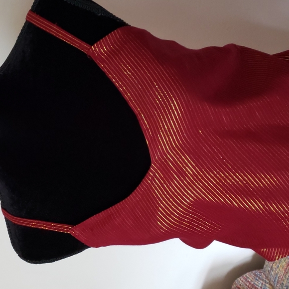 Hand woven red w/ metallic gold stripe 2 piece - Picture 3 of 4